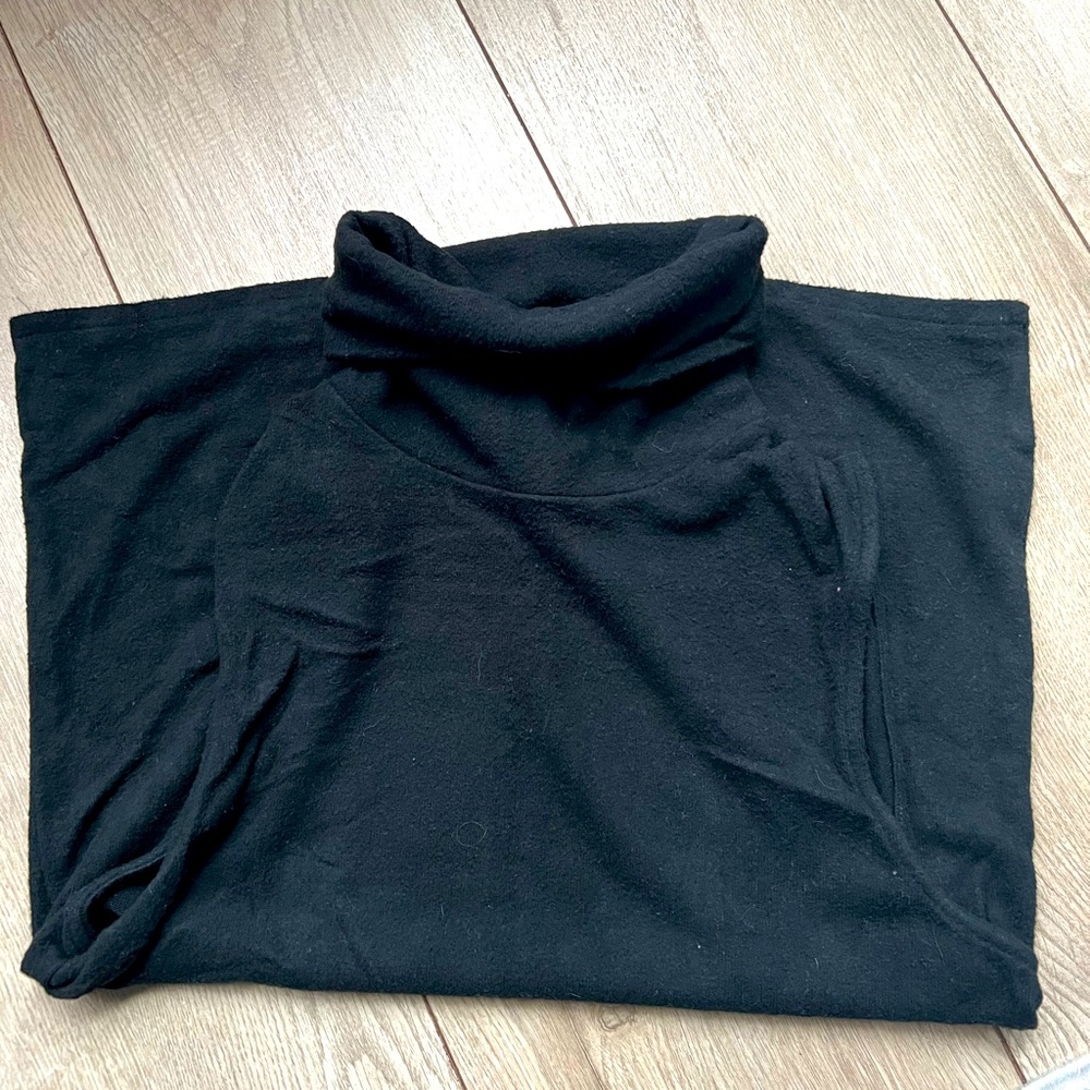 Express sleeveless turtleneck size small in black